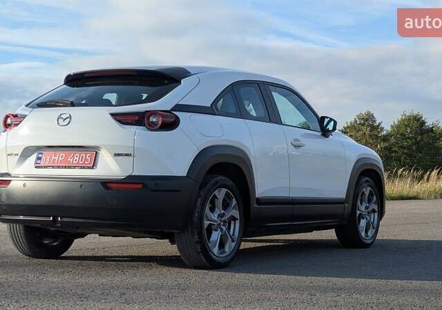 Белый Мазда MX-30, объемом двигателя 0 л и пробегом 105 тыс. км за 13800 $, фото 13 на Automoto.ua