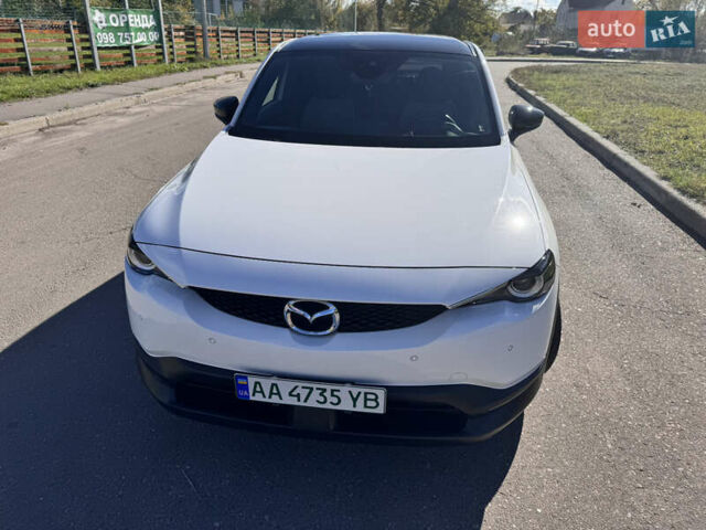 Мазда MX-30 2021 в Киеве на Automoto.ua Белый Мазда MX-30, объемом двигателя 0 л и пробегом 24 тыс. км за 15500 $, фото 4 на Automoto.ua