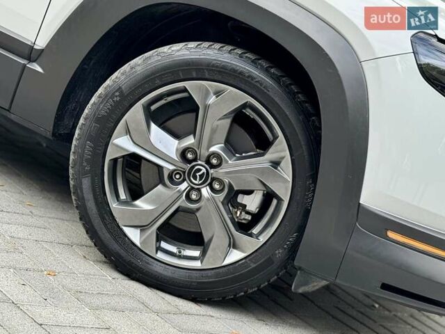 Белый Мазда MX-30, объемом двигателя 0 л и пробегом 33 тыс. км за 14950 $, фото 13 на Automoto.ua