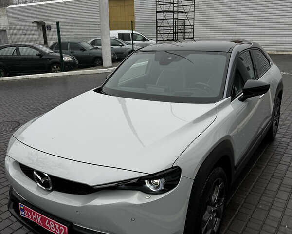 Белый Мазда MX-30, объемом двигателя 0 л и пробегом 50 тыс. км за 14500 $, фото 1 на Automoto.ua