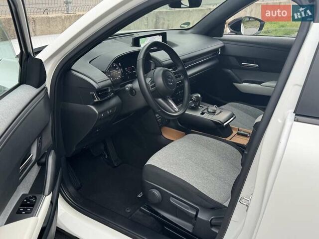 Белый Мазда MX-30, объемом двигателя 0 л и пробегом 90 тыс. км за 14900 $, фото 6 на Automoto.ua
