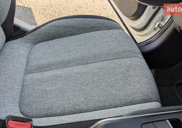 Белый Мазда MX-30, объемом двигателя 0 л и пробегом 105 тыс. км за 13800 $, фото 40 на Automoto.ua