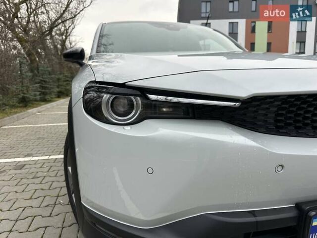 Белый Мазда MX-30, объемом двигателя 0 л и пробегом 69 тыс. км за 14100 $, фото 2 на Automoto.ua