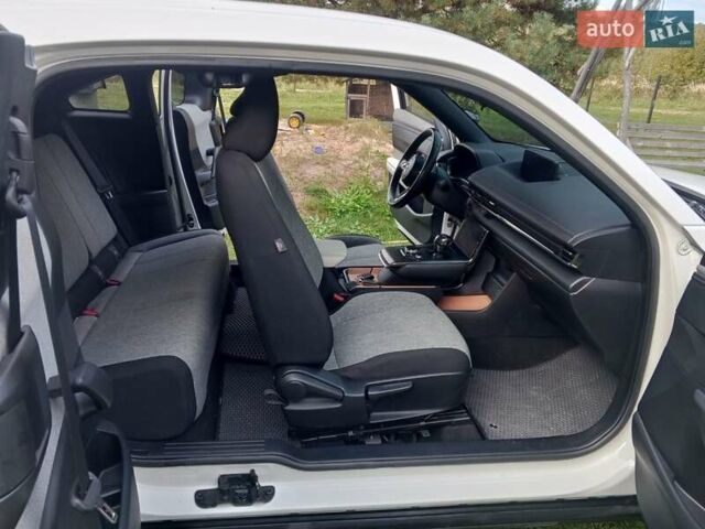 Білий Мазда MX-30, об'ємом двигуна 0 л та пробігом 115 тис. км за 9800 $, фото 5 на Automoto.ua