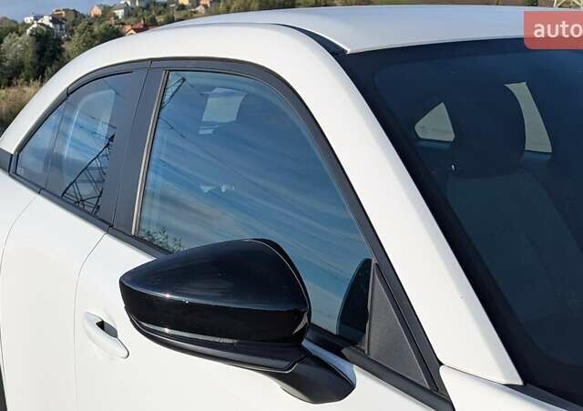 Белый Мазда MX-30, объемом двигателя 0 л и пробегом 105 тыс. км за 13800 $, фото 24 на Automoto.ua