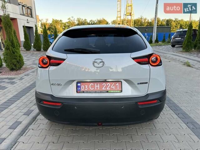 Белый Мазда MX-30, объемом двигателя 0 л и пробегом 68 тыс. км за 14000 $, фото 9 на Automoto.ua