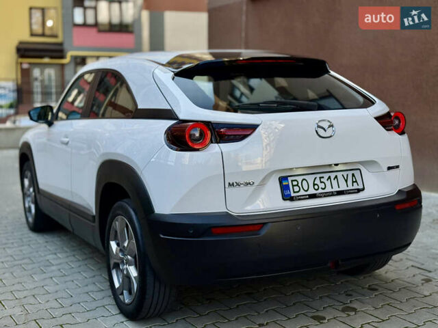 Белый Мазда MX-30, объемом двигателя 0 л и пробегом 64 тыс. км за 14000 $, фото 8 на Automoto.ua