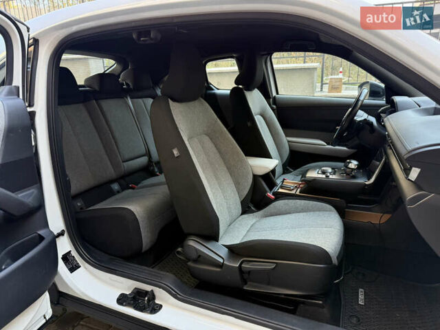 Белый Мазда MX-30, объемом двигателя 0 л и пробегом 64 тыс. км за 14000 $, фото 52 на Automoto.ua