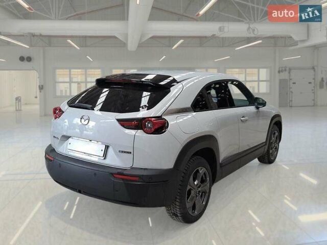 Белый Мазда MX-30, объемом двигателя 0 л и пробегом 33 тыс. км за 14950 $, фото 142 на Automoto.ua