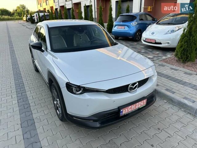 Белый Мазда MX-30, объемом двигателя 0 л и пробегом 68 тыс. км за 14000 $, фото 5 на Automoto.ua