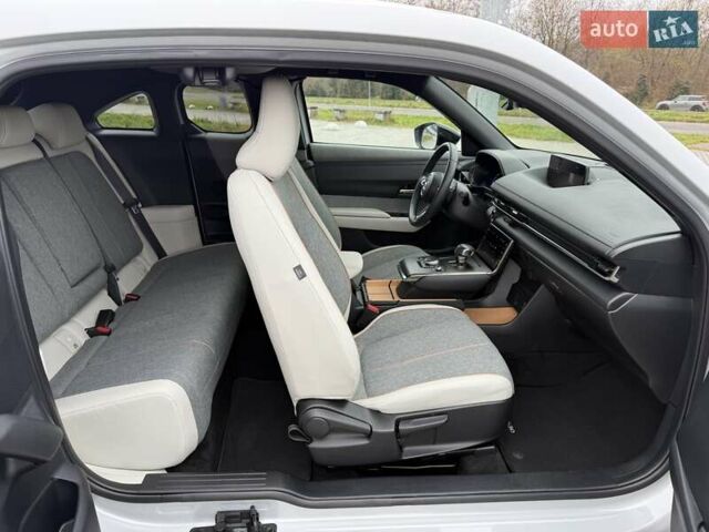 Белый Мазда MX-30, объемом двигателя 0 л и пробегом 27 тыс. км за 14900 $, фото 36 на Automoto.ua