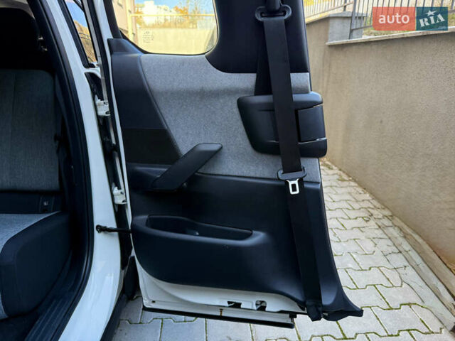 Белый Мазда MX-30, объемом двигателя 0 л и пробегом 64 тыс. км за 14000 $, фото 46 на Automoto.ua