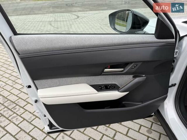 Белый Мазда MX-30, объемом двигателя 0 л и пробегом 27 тыс. км за 14900 $, фото 33 на Automoto.ua