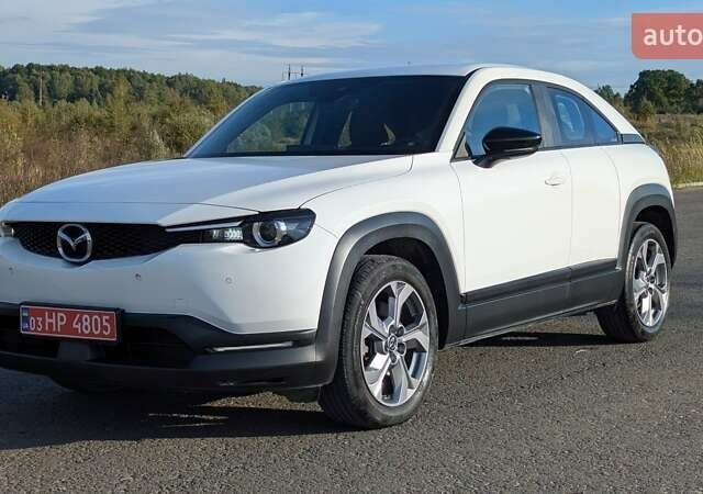 Белый Мазда MX-30, объемом двигателя 0 л и пробегом 105 тыс. км за 13800 $, фото 9 на Automoto.ua