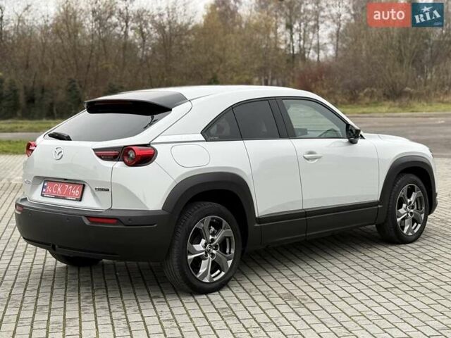 Белый Мазда MX-30, объемом двигателя 0 л и пробегом 27 тыс. км за 14900 $, фото 9 на Automoto.ua