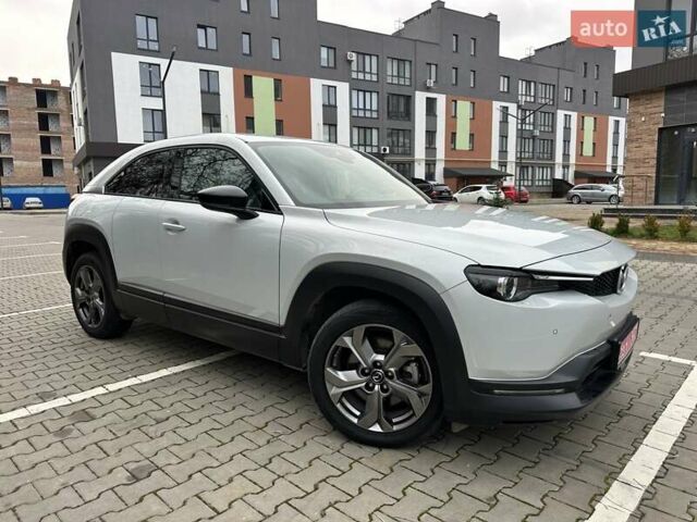 Белый Мазда MX-30, объемом двигателя 0 л и пробегом 69 тыс. км за 14100 $, фото 3 на Automoto.ua