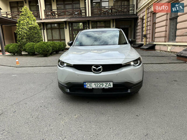 Белый Мазда MX-30, объемом двигателя 0 л и пробегом 42 тыс. км за 15999 $, фото 2 на Automoto.ua