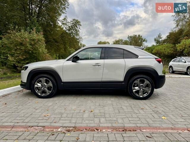 Белый Мазда MX-30, объемом двигателя 0 л и пробегом 33 тыс. км за 14950 $, фото 48 на Automoto.ua
