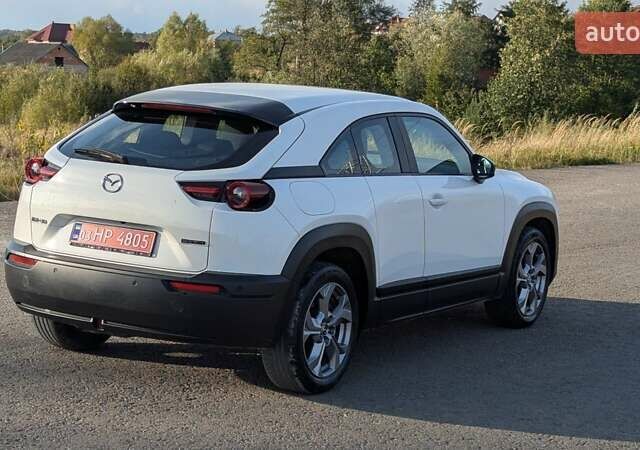 Белый Мазда MX-30, объемом двигателя 0 л и пробегом 105 тыс. км за 13800 $, фото 14 на Automoto.ua