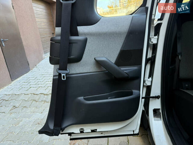 Белый Мазда MX-30, объемом двигателя 0 л и пробегом 64 тыс. км за 14000 $, фото 56 на Automoto.ua