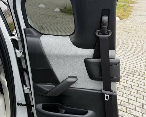 Белый Мазда MX-30, объемом двигателя 0 л и пробегом 27 тыс. км за 14900 $, фото 35 на Automoto.ua