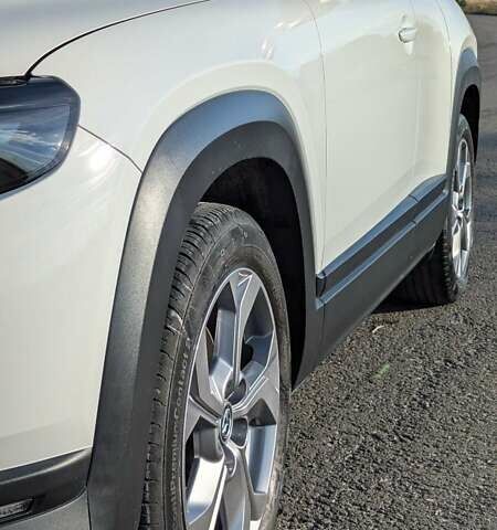 Белый Мазда MX-30, объемом двигателя 0 л и пробегом 105 тыс. км за 13800 $, фото 2 на Automoto.ua