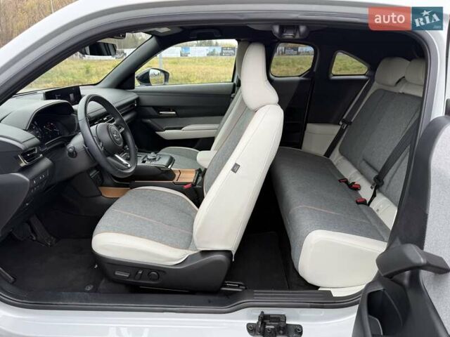 Белый Мазда MX-30, объемом двигателя 0 л и пробегом 27 тыс. км за 14900 $, фото 28 на Automoto.ua