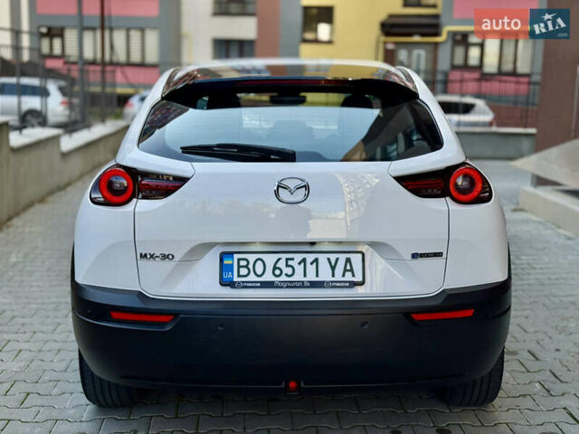 Белый Мазда MX-30, объемом двигателя 0 л и пробегом 64 тыс. км за 14000 $, фото 10 на Automoto.ua