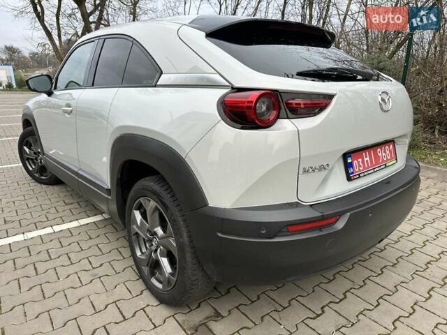 Белый Мазда MX-30, объемом двигателя 0 л и пробегом 69 тыс. км за 14100 $, фото 8 на Automoto.ua