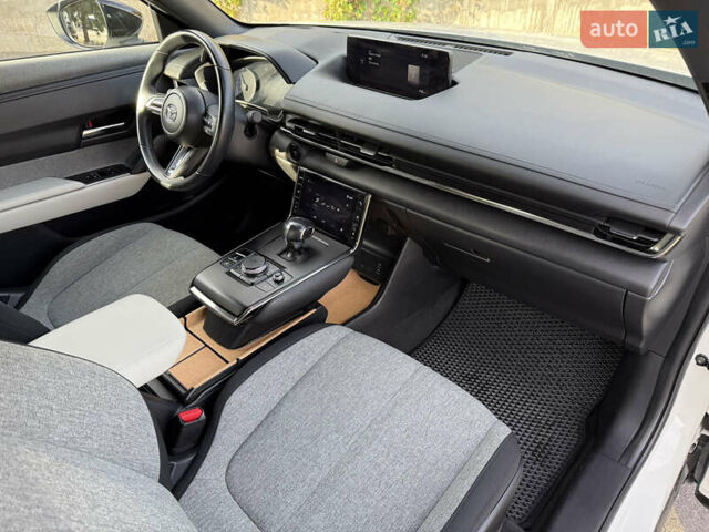 Білий Мазда MX-30, об'ємом двигуна 0 л та пробігом 33 тис. км за 14850 $, фото 23 на Automoto.ua