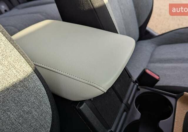 Белый Мазда MX-30, объемом двигателя 0 л и пробегом 105 тыс. км за 13800 $, фото 42 на Automoto.ua