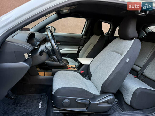 Белый Мазда MX-30, объемом двигателя 0 л и пробегом 64 тыс. км за 14000 $, фото 40 на Automoto.ua