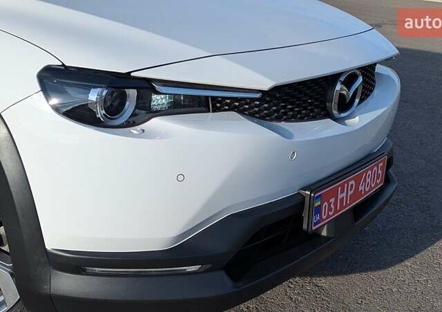 Белый Мазда MX-30, объемом двигателя 0 л и пробегом 105 тыс. км за 13800 $, фото 29 на Automoto.ua