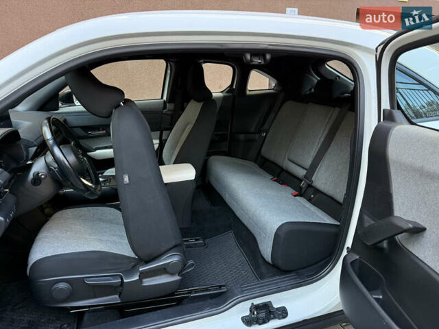 Белый Мазда MX-30, объемом двигателя 0 л и пробегом 64 тыс. км за 14000 $, фото 41 на Automoto.ua