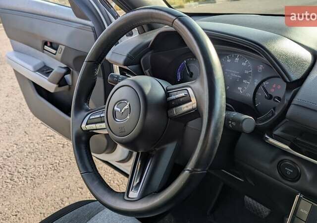 Белый Мазда MX-30, объемом двигателя 0 л и пробегом 105 тыс. км за 13800 $, фото 56 на Automoto.ua