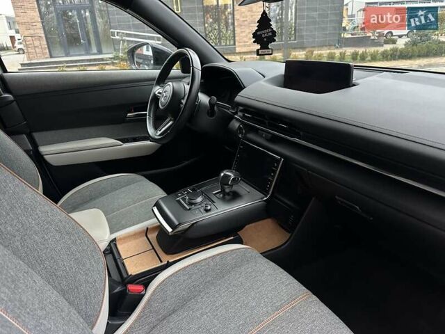 Белый Мазда MX-30, объемом двигателя 0 л и пробегом 69 тыс. км за 14100 $, фото 16 на Automoto.ua