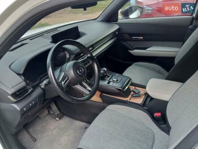 Білий Мазда MX-30, об'ємом двигуна 0 л та пробігом 115 тис. км за 9800 $, фото 7 на Automoto.ua