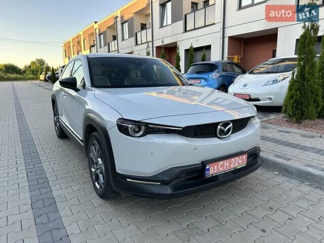 Белый Мазда MX-30, объемом двигателя 0 л и пробегом 68 тыс. км за 14000 $, фото 4 на Automoto.ua