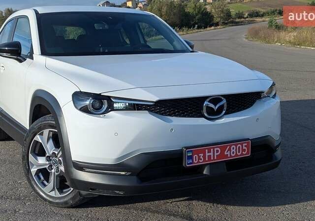 Белый Мазда MX-30, объемом двигателя 0 л и пробегом 105 тыс. км за 13800 $, фото 31 на Automoto.ua