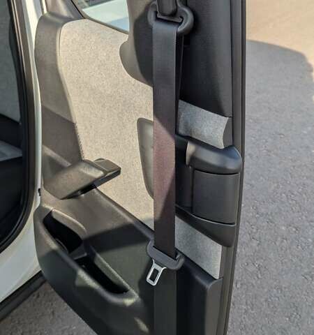 Белый Мазда MX-30, объемом двигателя 0 л и пробегом 105 тыс. км за 13800 $, фото 66 на Automoto.ua