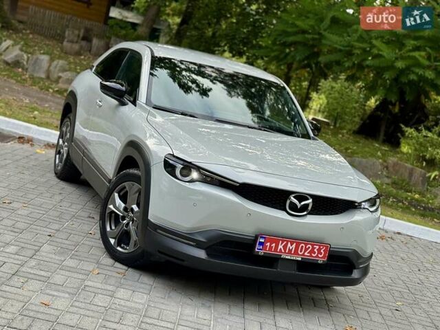 Белый Мазда MX-30, объемом двигателя 0 л и пробегом 33 тыс. км за 14950 $, фото 3 на Automoto.ua