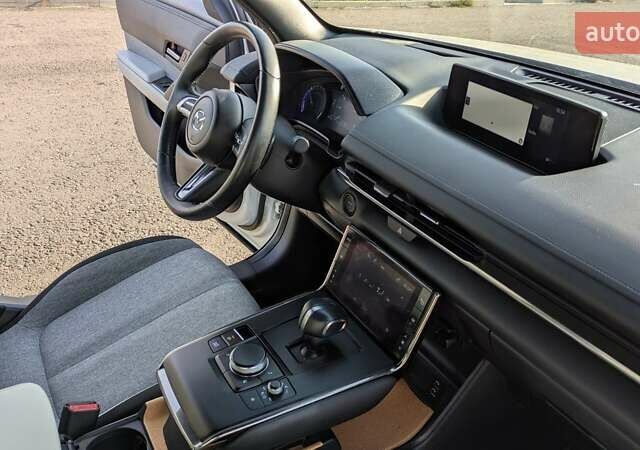 Белый Мазда MX-30, объемом двигателя 0 л и пробегом 105 тыс. км за 13800 $, фото 43 на Automoto.ua