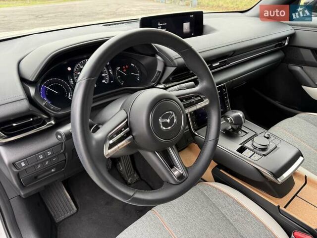 Белый Мазда MX-30, объемом двигателя 0 л и пробегом 27 тыс. км за 14900 $, фото 32 на Automoto.ua