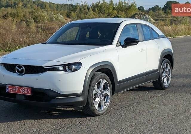 Белый Мазда MX-30, объемом двигателя 0 л и пробегом 105 тыс. км за 13800 $, фото 16 на Automoto.ua