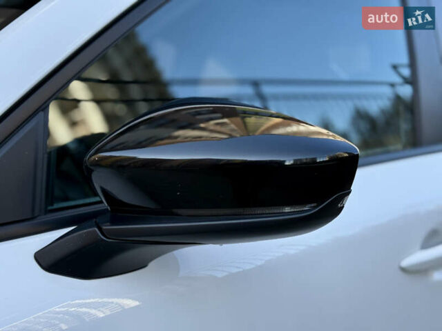 Белый Мазда MX-30, объемом двигателя 0 л и пробегом 64 тыс. км за 14000 $, фото 15 на Automoto.ua