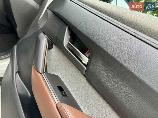 Белый Мазда MX-30, объемом двигателя 0 л и пробегом 33 тыс. км за 14950 $, фото 104 на Automoto.ua