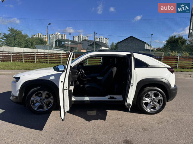 Мазда MX-30 2021 в Киеве на Automoto.ua Белый Мазда MX-30, объемом двигателя 0 л и пробегом 24 тыс. км за 15500 $, фото 12 на Automoto.ua