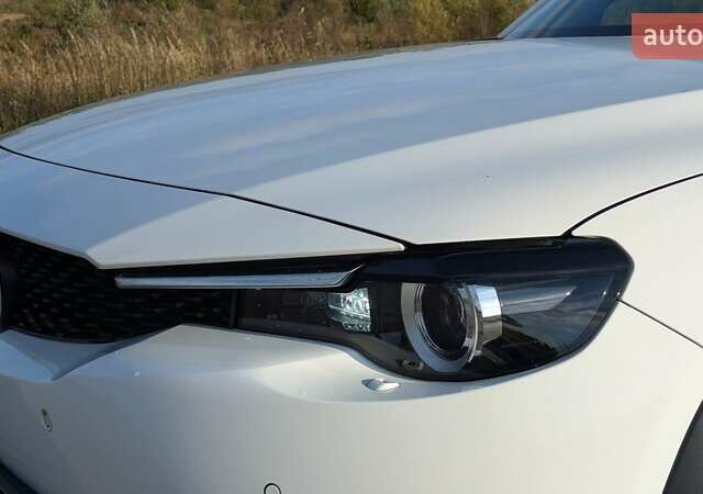 Белый Мазда MX-30, объемом двигателя 0 л и пробегом 105 тыс. км за 13800 $, фото 6 на Automoto.ua