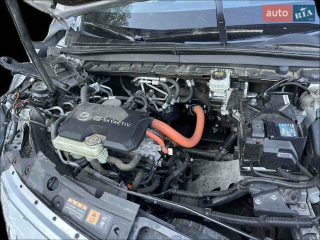 Белый Мазда MX-30, объемом двигателя 0 л и пробегом 75 тыс. км за 7348 $, фото 3 на Automoto.ua