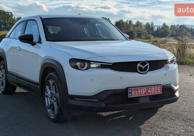 Белый Мазда MX-30, объемом двигателя 0 л и пробегом 90 тыс. км за 14200 $, фото 2 на Automoto.ua
